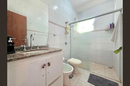 Casa de condomínio à venda com 290m², 4 quartos e 4 vagas Casa de condomínio à venda com 290m², 4 quartos e 4 vagasBanheiro Social