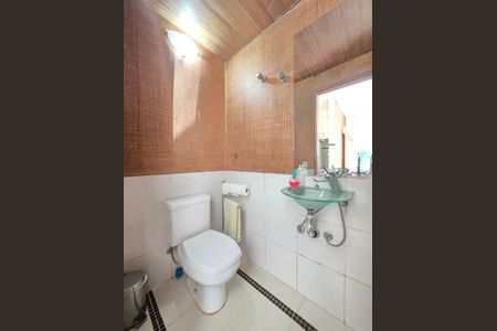 Casa de condomínio à venda com 290m², 4 quartos e 4 vagas Casa de condomínio à venda com 290m², 4 quartos e 4 vagasLavabo