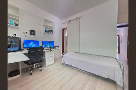 Casa de condomínio à venda com 290m², 4 quartos e 4 vagas Casa de condomínio à venda com 290m², 4 quartos e 4 vagasQuarto Suíte 2