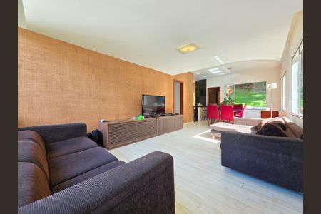 Casa de condomínio à venda com 290m², 4 quartos e 4 vagas Casa de condomínio à venda com 290m², 4 quartos e 4 vagasSala