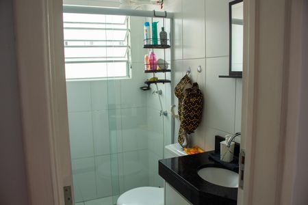 Banheiro de apartamento à venda com 2 quartos, 48m² em Jardim Nova Europa, Campinas