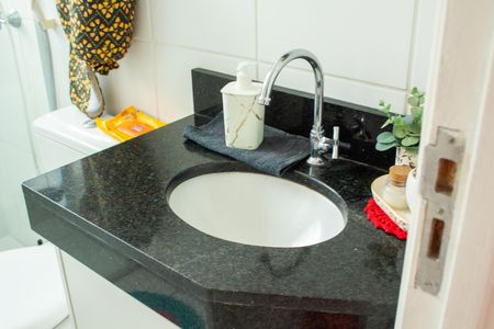 Banheiro de apartamento à venda com 2 quartos, 48m² em Jardim Nova Europa, Campinas