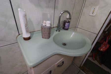 Casa à venda com 144m², 3 quartos e 2 vagasCasa dos Fundos - Banheiro - Pia