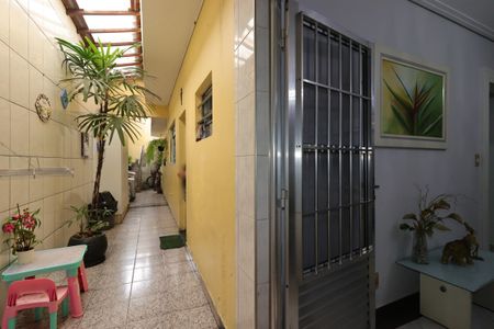 Casa à venda com 144m², 3 quartos e 2 vagasCorredor externo