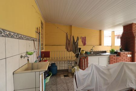 Casa à venda com 144m², 3 quartos e 2 vagasCasa dos Fundos - Área de Serviço