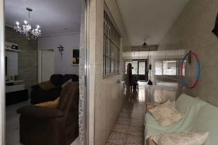 Casa à venda com 144m², 3 quartos e 2 vagasCorredor externo
