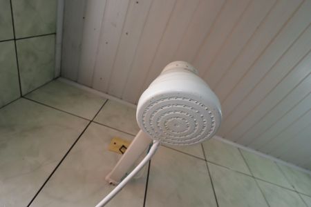 Casa à venda com 144m², 3 quartos e 2 vagasCasa dos Fundos - Banheiro - Chuveiro