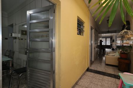 Casa à venda com 144m², 3 quartos e 2 vagasCorredor externo