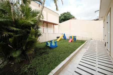 Casa de condomínio à venda com 103m², 2 quartos e 4 vagasÁrea comum