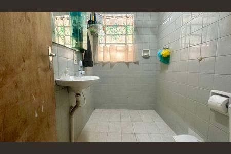 Casa à venda com 100m², 3 quartos e 8 vagas Casa à venda com 100m², 3 quartos e 8 vagasBanheiro