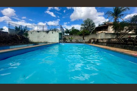 Casa à venda com 100m², 3 quartos e 8 vagas Casa à venda com 100m², 3 quartos e 8 vagasPiscina