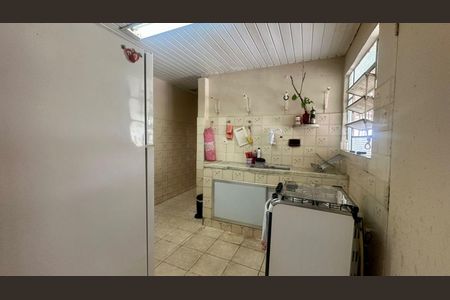 Casa à venda com 100m², 3 quartos e 8 vagas Casa à venda com 100m², 3 quartos e 8 vagasCozinha