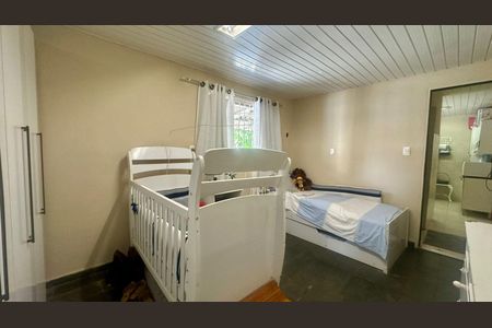 Casa à venda com 100m², 3 quartos e 8 vagas Casa à venda com 100m², 3 quartos e 8 vagasQuarto