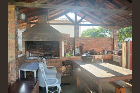 Casa à venda com 100m², 3 quartos e 8 vagas Casa à venda com 100m², 3 quartos e 8 vagasEspaço Gourmet