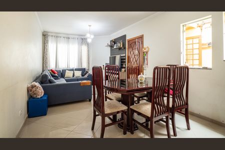 Casa para alugar com 140m², 3 quartos e 2 vagas Casa para alugar com 140m², 3 quartos e 2 vagasSala