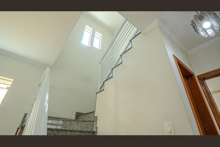 Escada de casa à venda com 3 quartos, 140m² em Vila Dom Pedro I, São Paulo