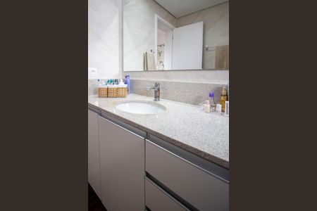 Apartamento para alugar com 163m², 3 quartos e 4 vagas Apartamento para alugar com 163m², 3 quartos e 4 vagasBanheiro Suíte 1