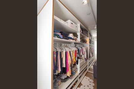 Casa para alugar com 200m², 2 quartos e 1 vagaCloset Quarto 1 Suíte