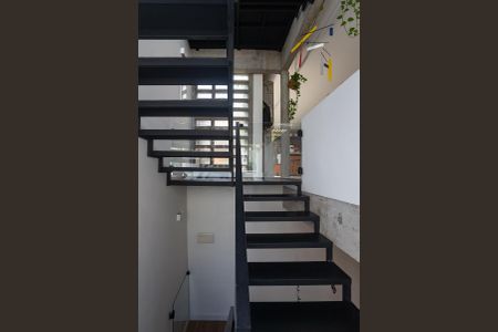 Casa para alugar com 200m², 2 quartos e 1 vagaEscada