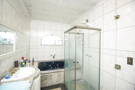 Casa à venda com 220m², 4 quartos e 2 vagas Casa à venda com 220m², 4 quartos e 2 vagasBanheiro da Suíte 1