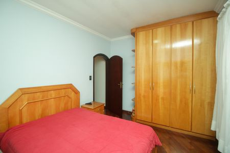 Casa à venda com 220m², 4 quartos e 2 vagas Casa à venda com 220m², 4 quartos e 2 vagasQuarto 2