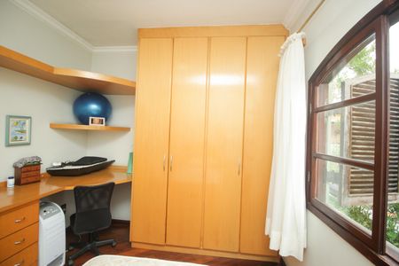 Casa à venda com 220m², 4 quartos e 2 vagas Casa à venda com 220m², 4 quartos e 2 vagasQuarto 1