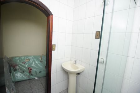 Casa à venda com 220m², 4 quartos e 2 vagas Casa à venda com 220m², 4 quartos e 2 vagasBanheiro de serviço