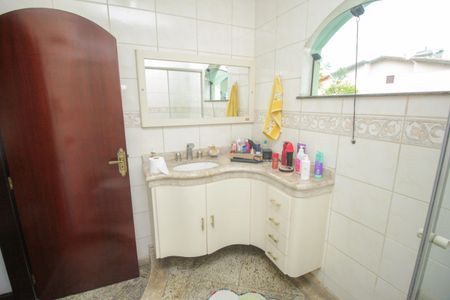 Casa à venda com 220m², 4 quartos e 2 vagas Casa à venda com 220m², 4 quartos e 2 vagasBanheiro