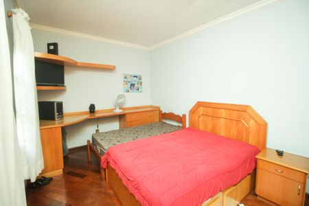 Casa à venda com 220m², 4 quartos e 2 vagas Casa à venda com 220m², 4 quartos e 2 vagasQuarto 2