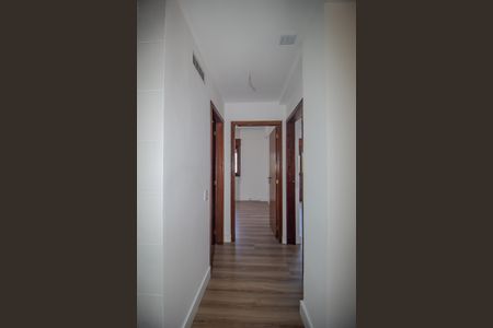 Corredor de apartamento para alugar com 2 quartos, 75m² em Medianeira, Porto Alegre
