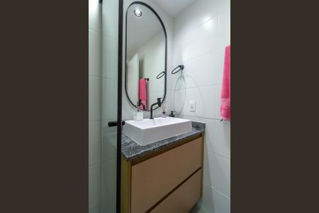 Apartamento à venda com 57m², 2 quartos e 2 vagas Apartamento à venda com 57m², 2 quartos e 2 vagasBanheiro da Suíte