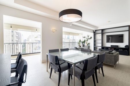 Apartamento à venda com 154m², 3 quartos e 3 vagas Apartamento à venda com 154m², 3 quartos e 3 vagasSala de Jantar