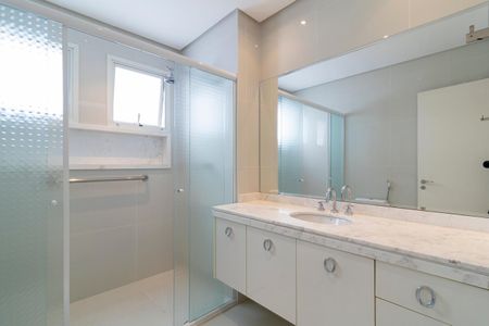 Apartamento à venda com 154m², 3 quartos e 3 vagas Apartamento à venda com 154m², 3 quartos e 3 vagasBanheiro da Suíte 1