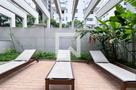 Apartamento à venda com 154m², 3 quartos e 3 vagas Apartamento à venda com 154m², 3 quartos e 3 vagasÁrea comum - Piscina