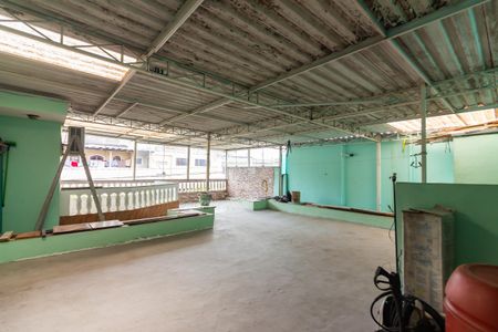Casa à venda com 220m², 2 quartos e 3 vagas Casa à venda com 220m², 2 quartos e 3 vagasCobertura
