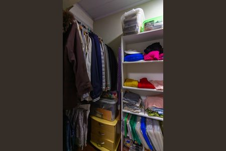 Casa à venda com 220m², 2 quartos e 3 vagas Casa à venda com 220m², 2 quartos e 3 vagasCloset