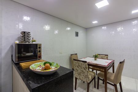 Casa à venda com 220m², 2 quartos e 3 vagas Casa à venda com 220m², 2 quartos e 3 vagasCozinha