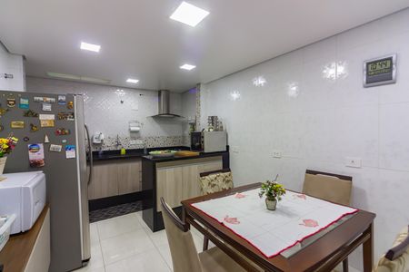 Casa à venda com 220m², 2 quartos e 3 vagas Casa à venda com 220m², 2 quartos e 3 vagasCozinha