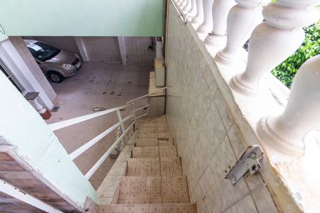 Casa à venda com 220m², 2 quartos e 3 vagas Casa à venda com 220m², 2 quartos e 3 vagasEscada