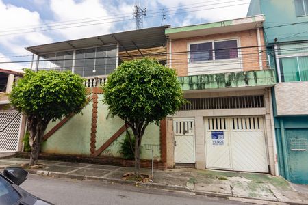 Casa à venda com 220m², 2 quartos e 3 vagas Casa à venda com 220m², 2 quartos e 3 vagasFachada