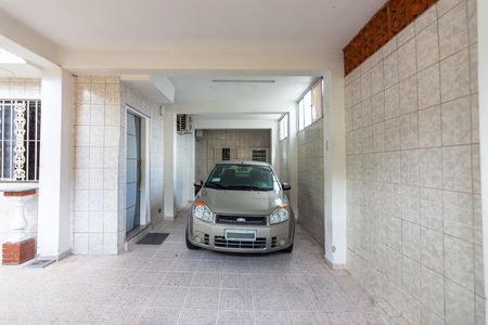 Casa à venda com 220m², 2 quartos e 3 vagas Casa à venda com 220m², 2 quartos e 3 vagasGaragem