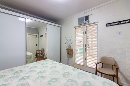 Casa à venda com 220m², 2 quartos e 3 vagas Casa à venda com 220m², 2 quartos e 3 vagasSuíte