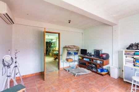 Casa à venda com 220m², 2 quartos e 3 vagas Casa à venda com 220m², 2 quartos e 3 vagasÁrea de Serviço