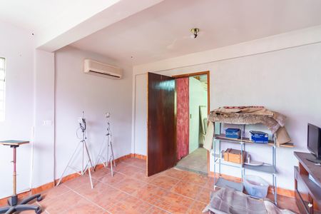 Casa à venda com 220m², 2 quartos e 3 vagas Casa à venda com 220m², 2 quartos e 3 vagasÁrea de Serviço