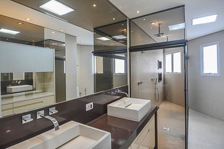 Apartamento à venda com 255m², 4 quartos e 4 vagasBanheiro da Suíte 4