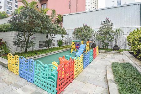 Apartamento à venda com 255m², 4 quartos e 4 vagasÁrea comum - Playground