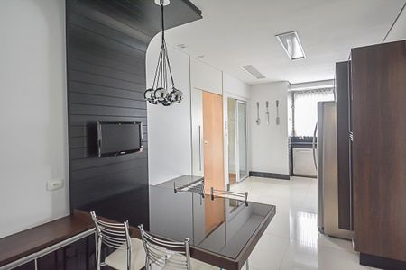 Apartamento à venda com 255m², 4 quartos e 4 vagasCozinha