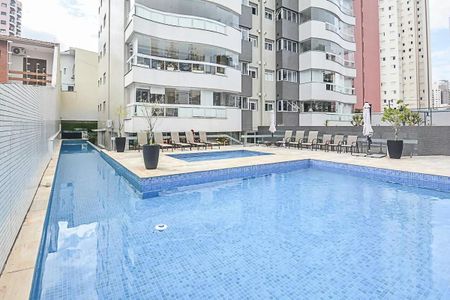 Apartamento à venda com 255m², 4 quartos e 4 vagasÁrea comum - Piscina