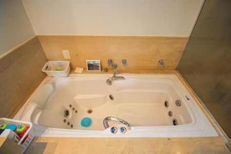 Apartamento à venda com 210m², 3 quartos e 4 vagasBanheiro da Suíte 1