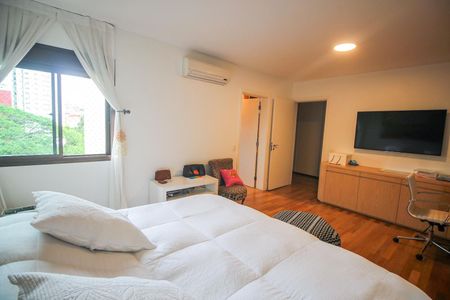 Apartamento à venda com 210m², 3 quartos e 4 vagasSuíte 1